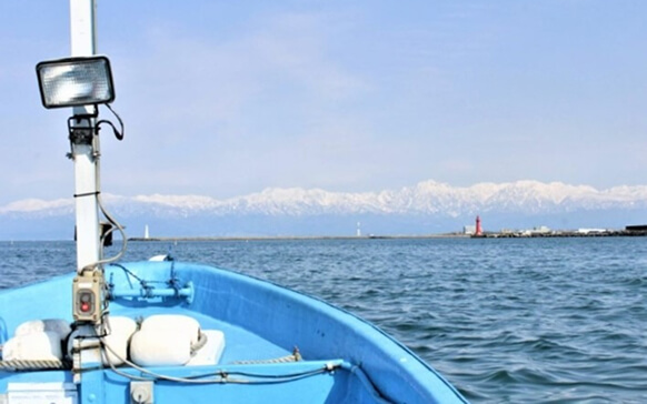 A fishing boat adventure in Toyama Bay